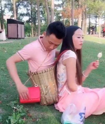 90后网红“连体”夫妻,看似真情流露,真相却让网友们怒了,为什么?