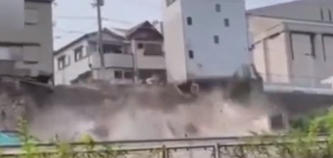 日本大阪2栋民宅相继倒塌,导致其倒塌的原因是什么?