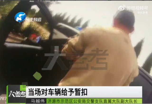 河南男子故意闯红灯77次,交警蹲守36小时抓住,车主到底咋想的?