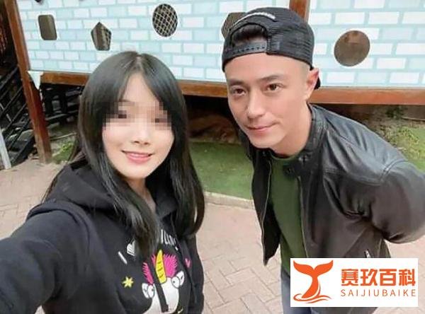 霍建华林心如为女儿报舞蹈班 两人开心与老师合影