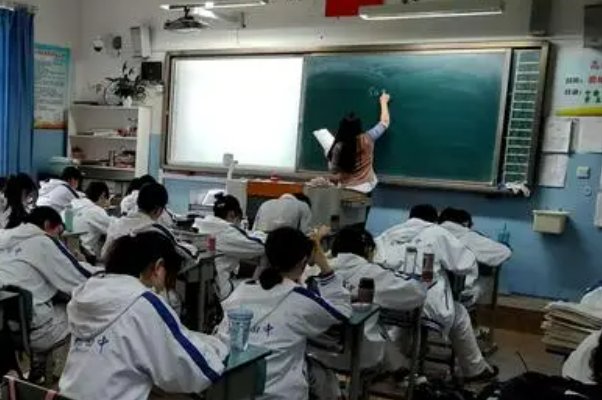大笔一挥是褒义还是贬义