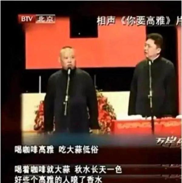 56岁周立波近况曝光，豪宅内吃大餐老态尽显，6年美国生活变得差点认不出