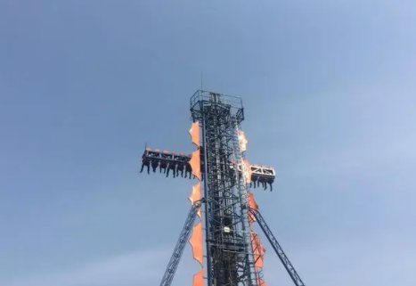 云南昆明59岁大爷办年卡玩过山车跳楼机全程淡定自拍，这些项目你敢坐吗？