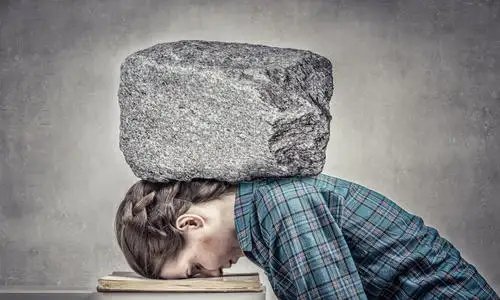 广州00后小伙为解压长期拔头发成秃头,年轻人该如何正确解压?